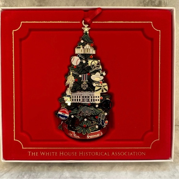 White House Historical Association 2015 White House Christmas Ornament - Picture 7 of 10